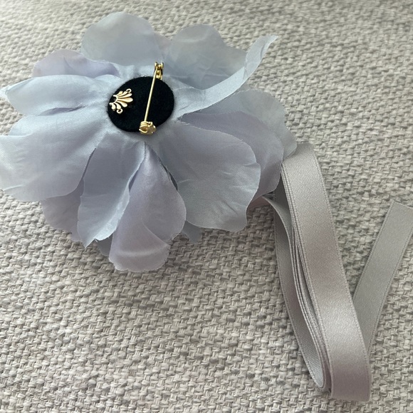 LELE SADOUGHI POWDER BLUE SILK MAGNOLIA FLOWER CHOKER/BROOCH - Picture 6 of 6